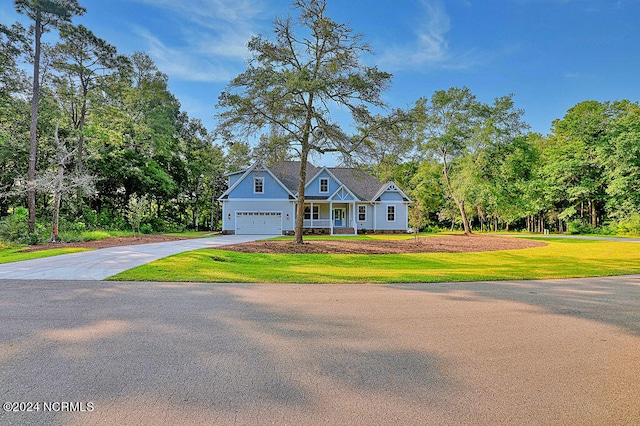 view of front of property featuring a front lawn and a garage