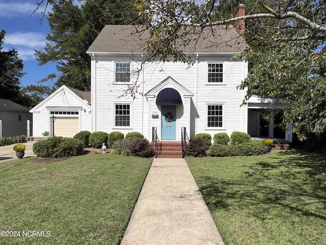 view of front of home with a front lawn