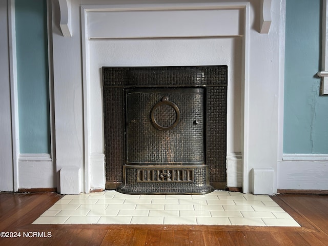 interior details with hardwood / wood-style floors