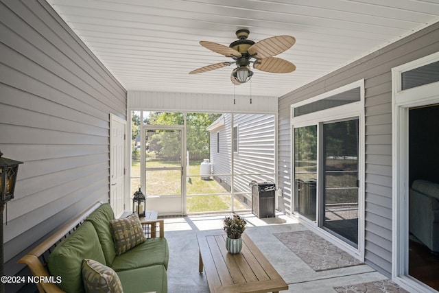 sunroom / solarium with ceiling fan