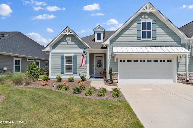 view of front facade featuring a front yard and a garage