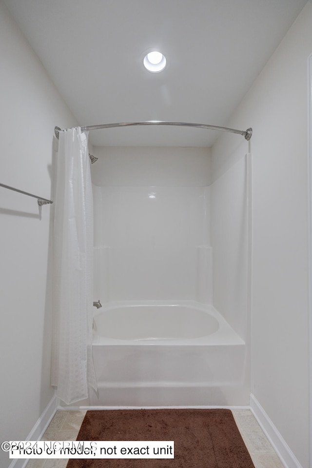 bathroom with shower / bath combo with shower curtain