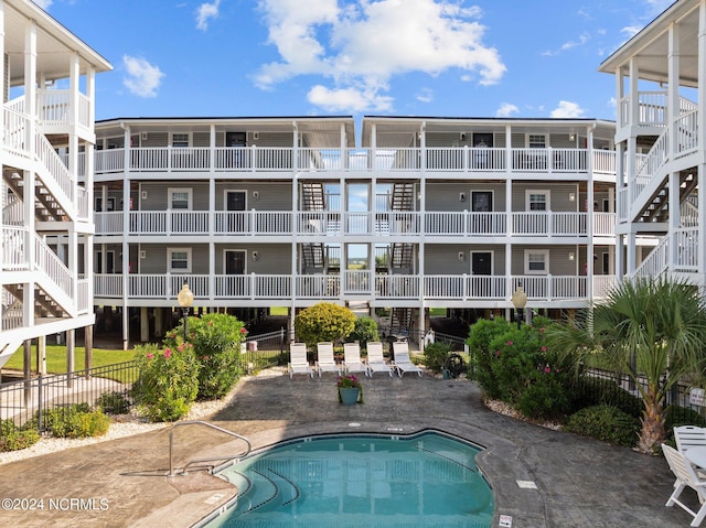 view of swimming pool featuring a patio