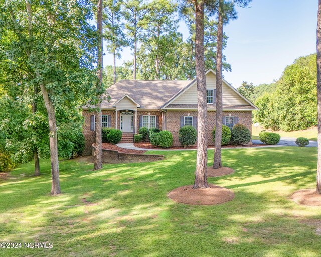 view of front of home featuring a front lawn