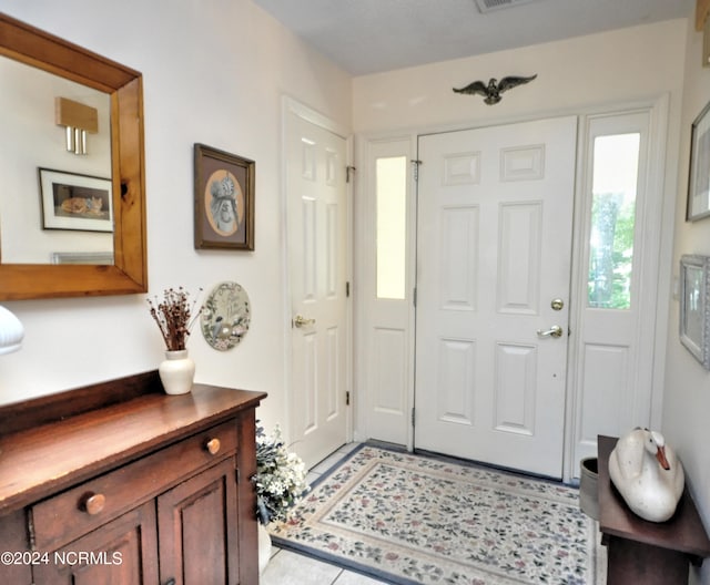 entryway featuring visible vents and light tile patterned flooring