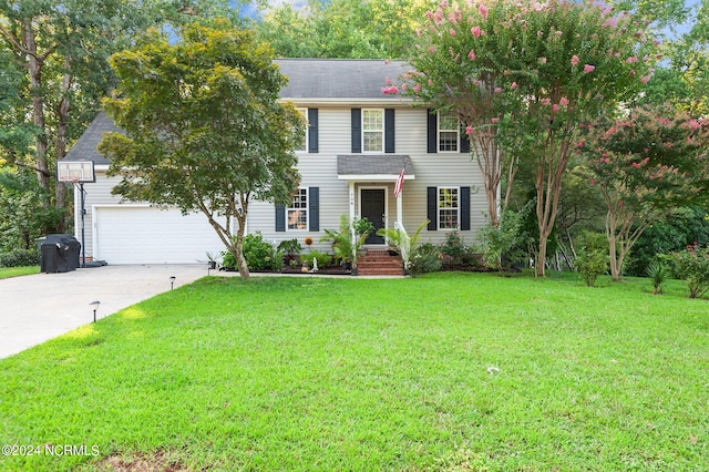 colonial inspired home featuring a front lawn