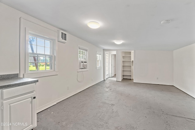 empty room featuring cooling unit and concrete flooring