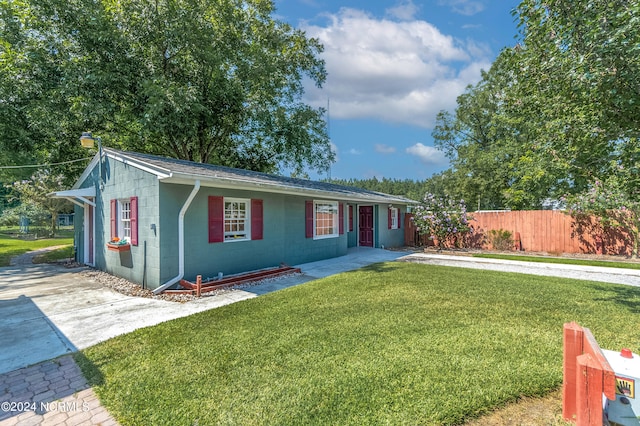 ranch-style home featuring a front yard