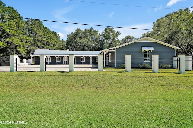 view of front facade with a front yard