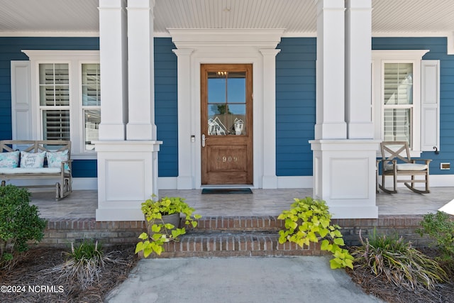 entrance to property featuring covered porch