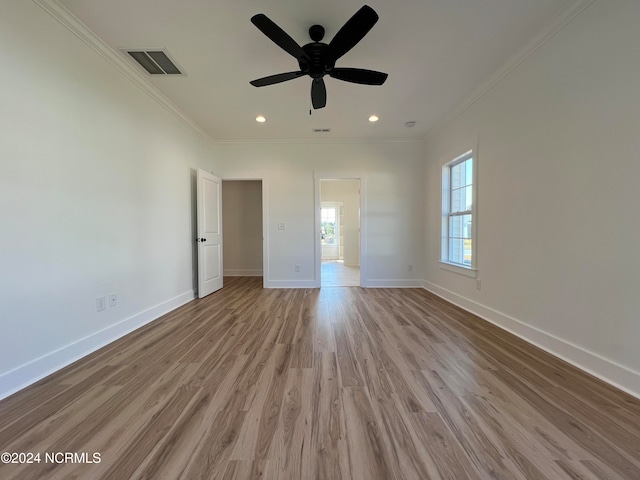 empty room featuring ornamental molding, light hardwood / wood-style floors, and ceiling fan