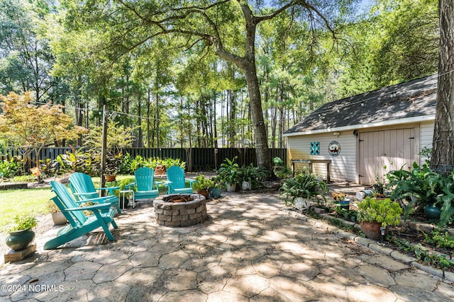 view of patio with an outdoor fire pit