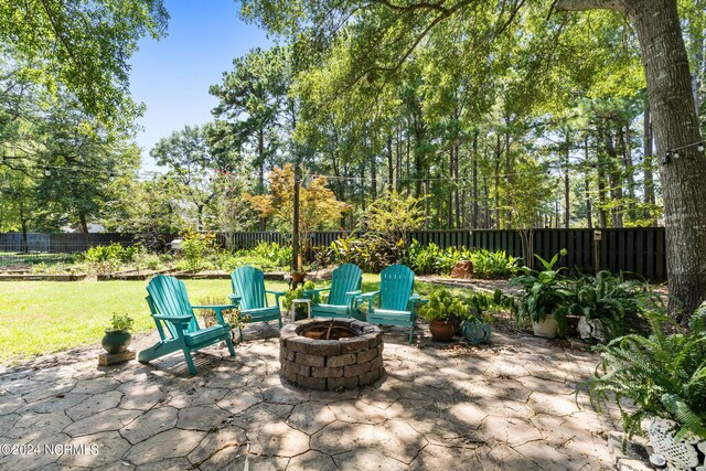 view of patio with an outdoor fire pit