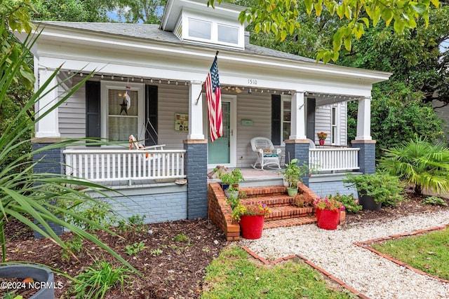 view of front of property featuring covered porch