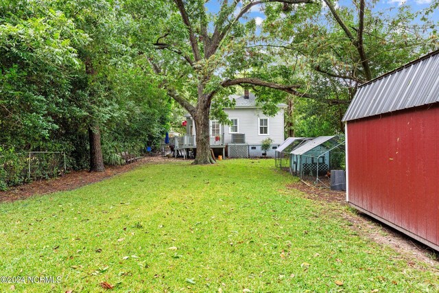 view of yard featuring exterior structure and an outbuilding