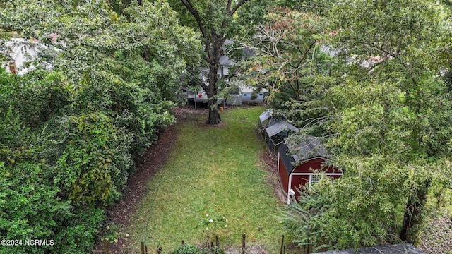 view of yard featuring a barn and an outbuilding