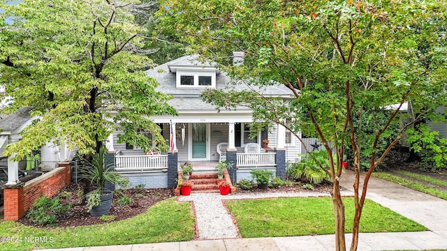 view of front of house with a front lawn and covered porch