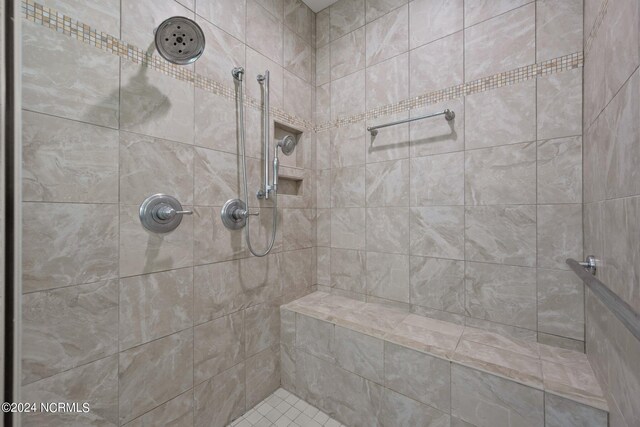 bathroom featuring tiled shower