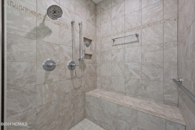 full bathroom featuring a tile shower