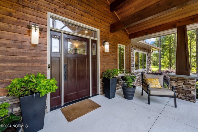 property entrance featuring covered porch