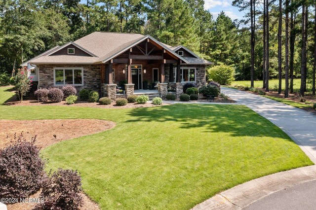 craftsman-style home featuring a front lawn