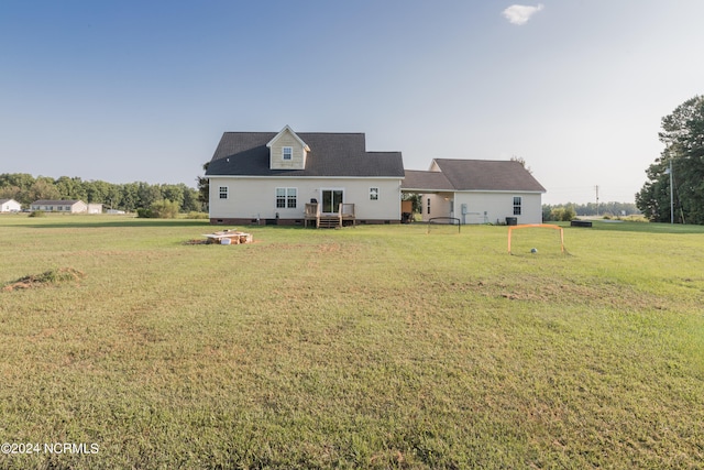 back of house featuring a lawn