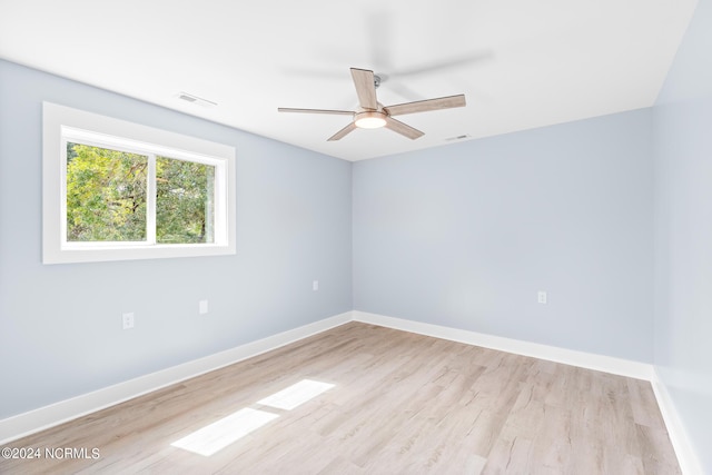 unfurnished room featuring light wood-type flooring and ceiling fan