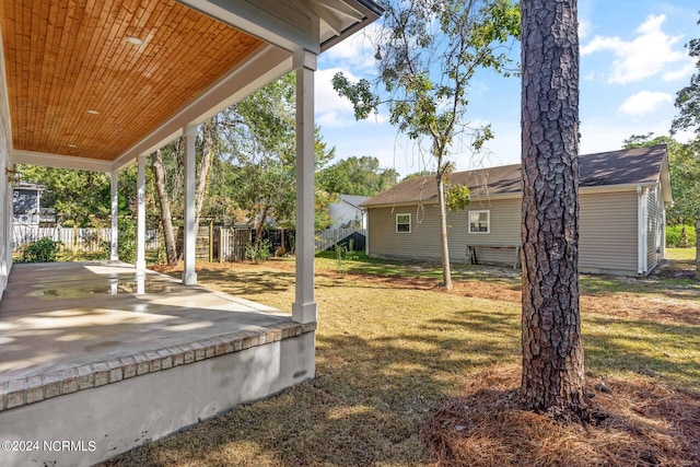 view of yard featuring a patio area