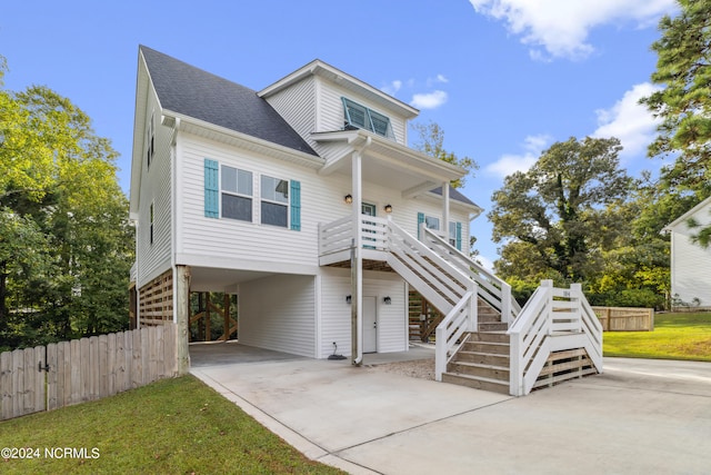 view of front of house with a front yard