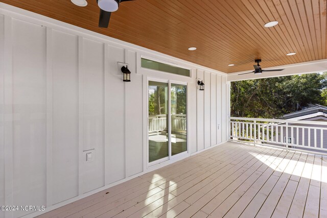 deck with a ceiling fan