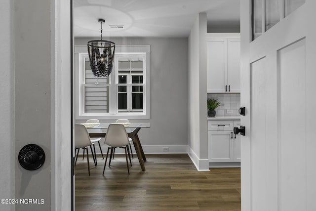 dining room featuring an inviting chandelier and dark hardwood / wood-style floors