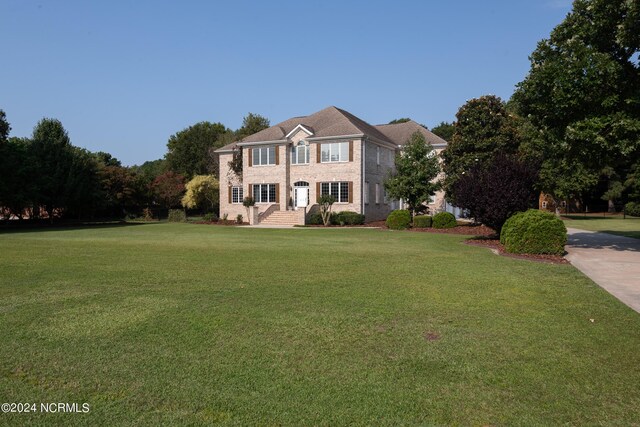 view of front of home featuring a front lawn