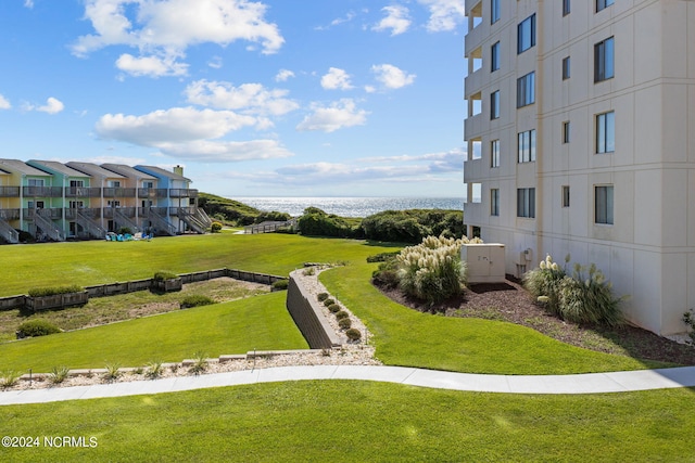 view of yard featuring a water view