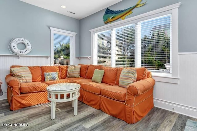 living area featuring recessed lighting, wainscoting, visible vents, and wood finished floors