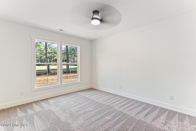 unfurnished room featuring light carpet and ceiling fan