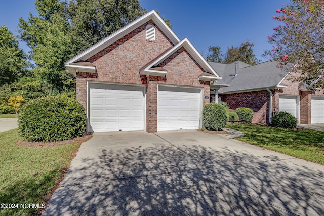 view of front of house featuring a front yard and a garage