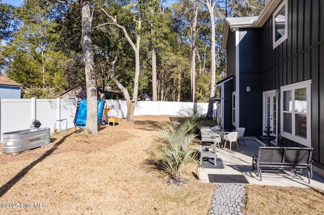 view of yard featuring a patio