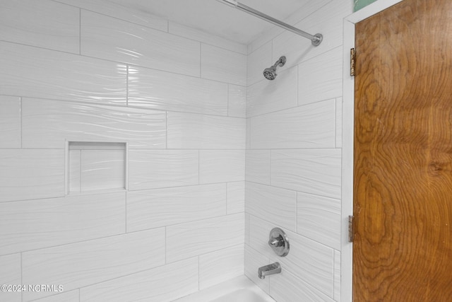 interior details with bathtub / shower combination