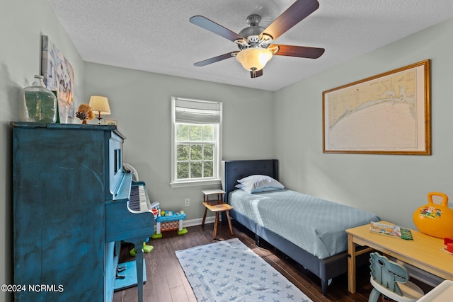 bedroom featuring a textured ceiling, dark hardwood / wood-style flooring, and ceiling fan