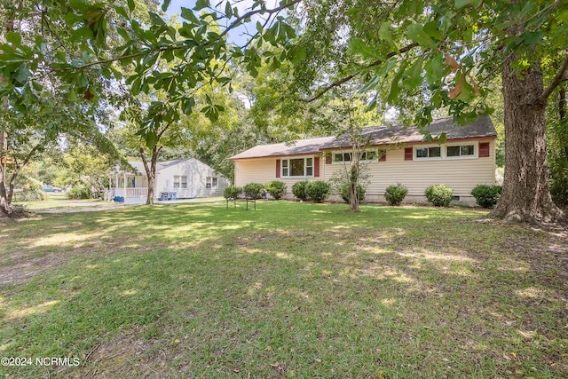 ranch-style home featuring crawl space and a front yard