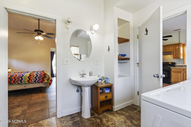 bathroom with ceiling fan and washer / dryer