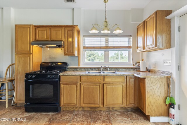 kitchen with black gas range oven, decorative light fixtures, an inviting chandelier, and sink