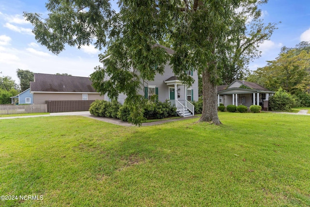 view of front of home featuring a front yard