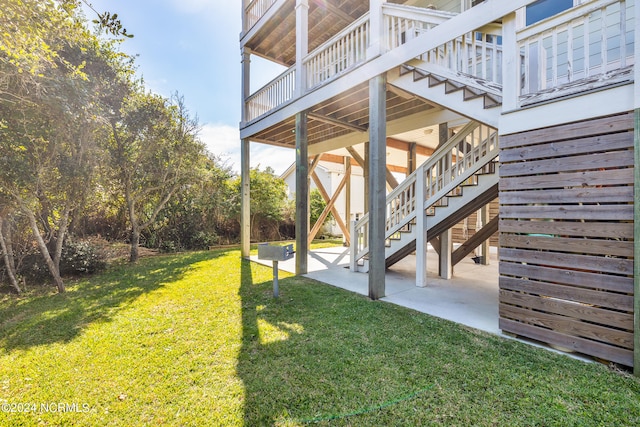 view of yard featuring a patio area