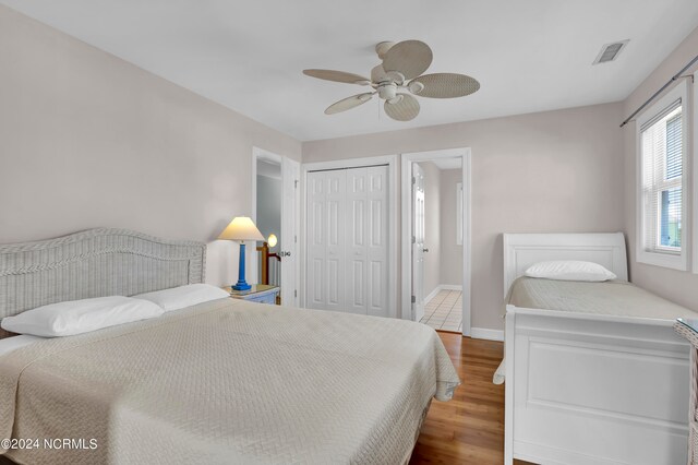 bedroom with ceiling fan, a closet, and hardwood / wood-style flooring