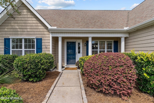 property entrance featuring a porch