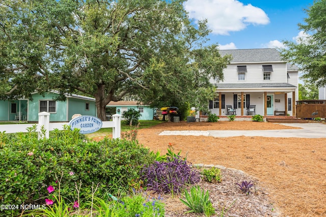 view of front of home featuring covered porch