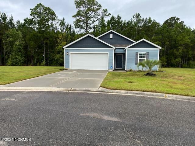 view of front facade featuring a front yard and a garage