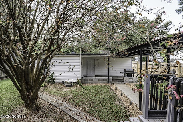 view of front of house featuring fence