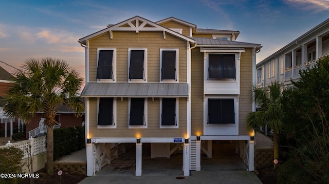 view of front facade with a carport